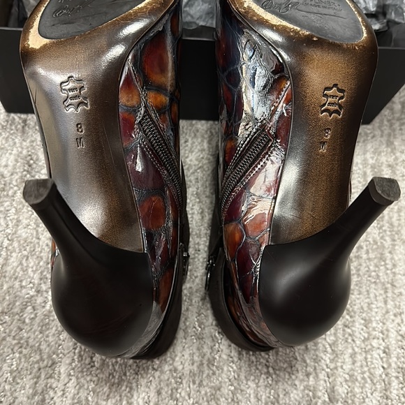 Donald J Pliner "Rula" Ankle Booties - Picture 3 of 3